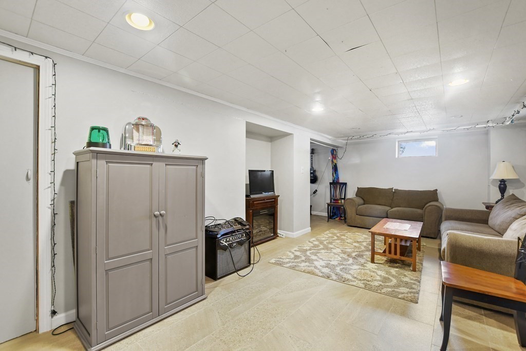 21 Hiawatha Road Woburn, MA 01801 - Photo 28 of 39 Gallery Image 28