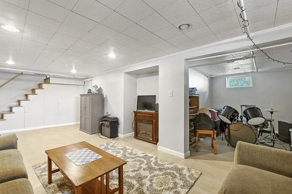 21 Hiawatha Road Woburn, MA 01801 - Photo 29 of 39 Gallery Image 29