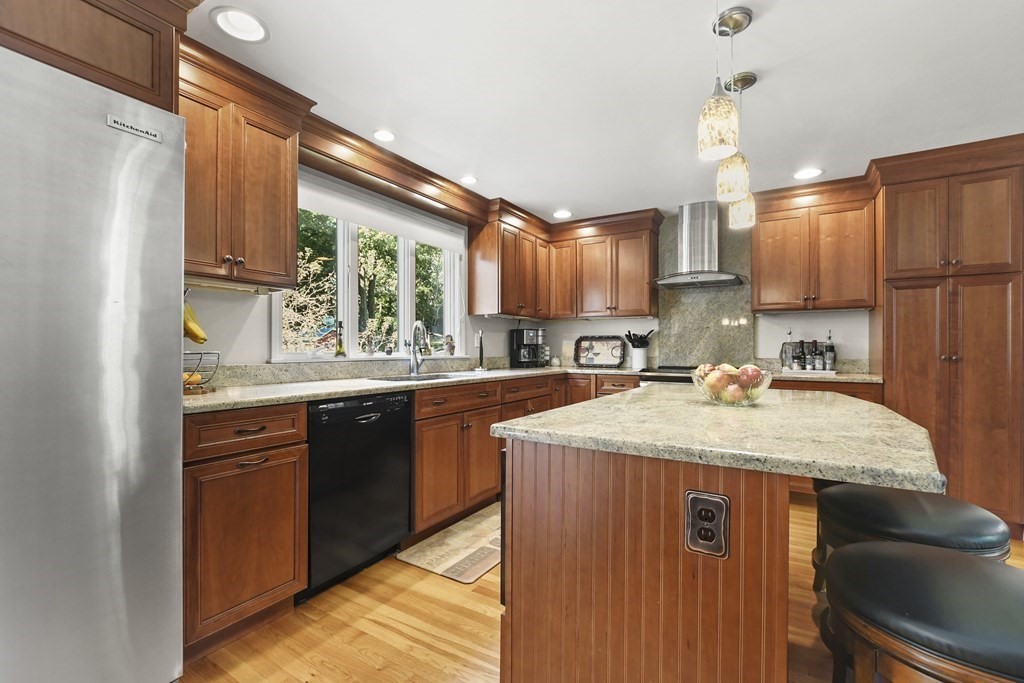21 Hiawatha Road Woburn, MA 01801 - Photo 7 of 39 Gallery Image 7