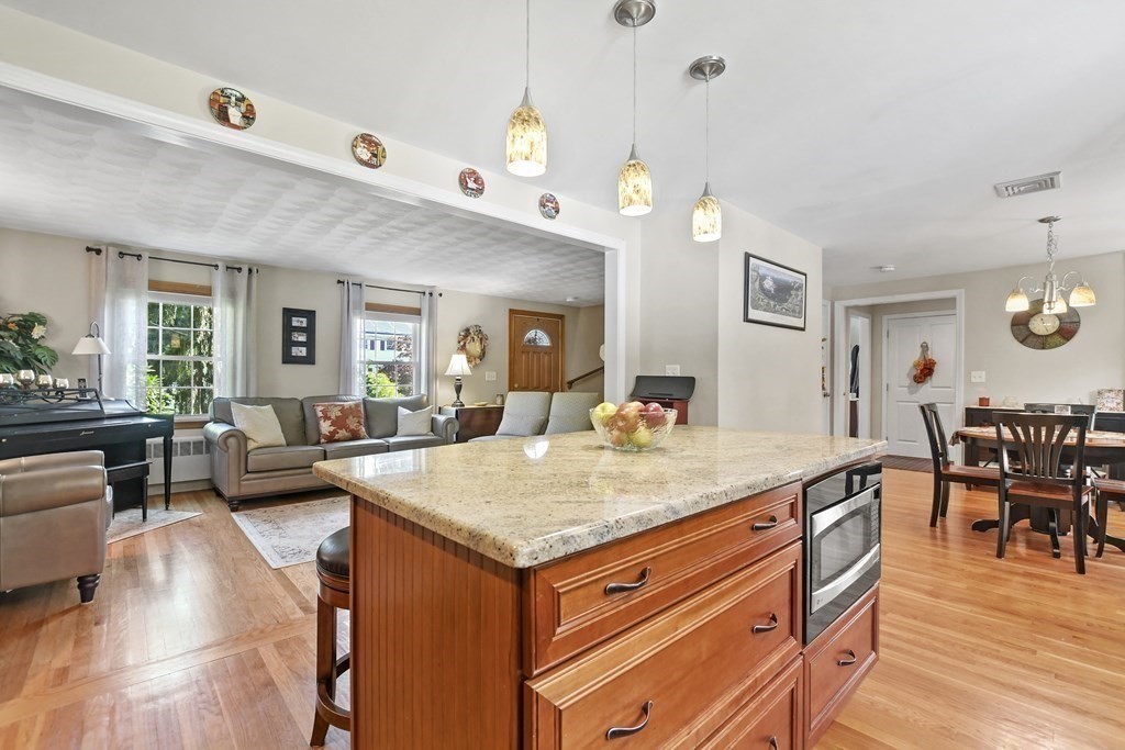 21 Hiawatha Road Woburn, MA 01801 - Photo 9 of 39 Gallery Image 9