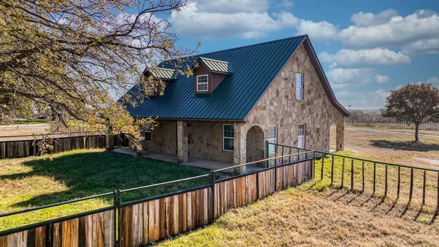 $575,000 | 1110 Knob Road, Springtown, TX 76082
