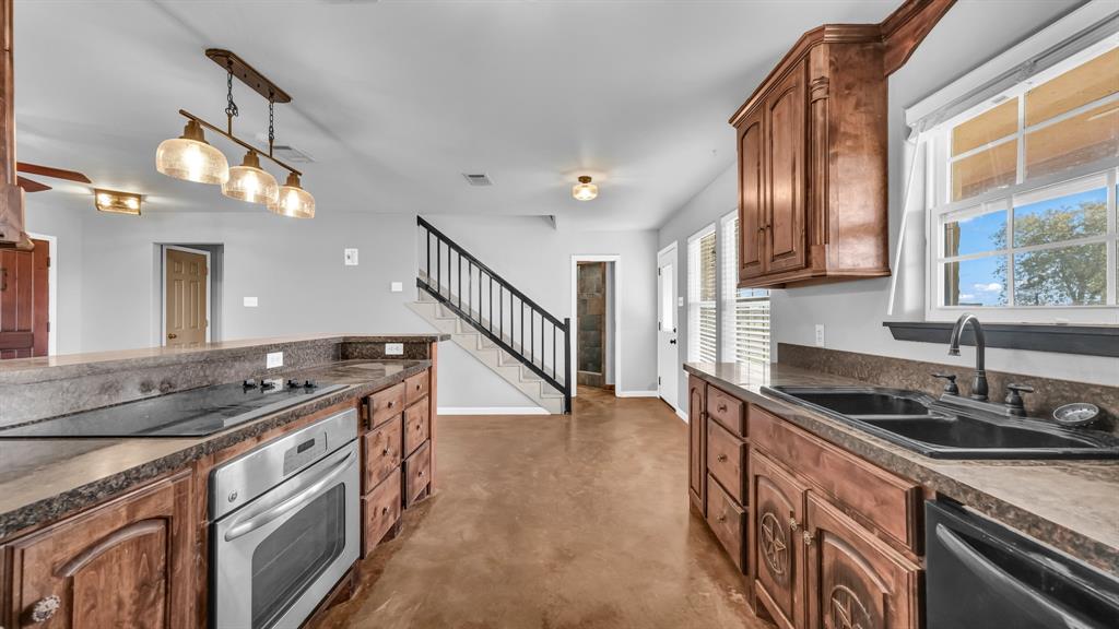 1110 Knob Road Springtown, TX 76082 - Photo 11 of 34