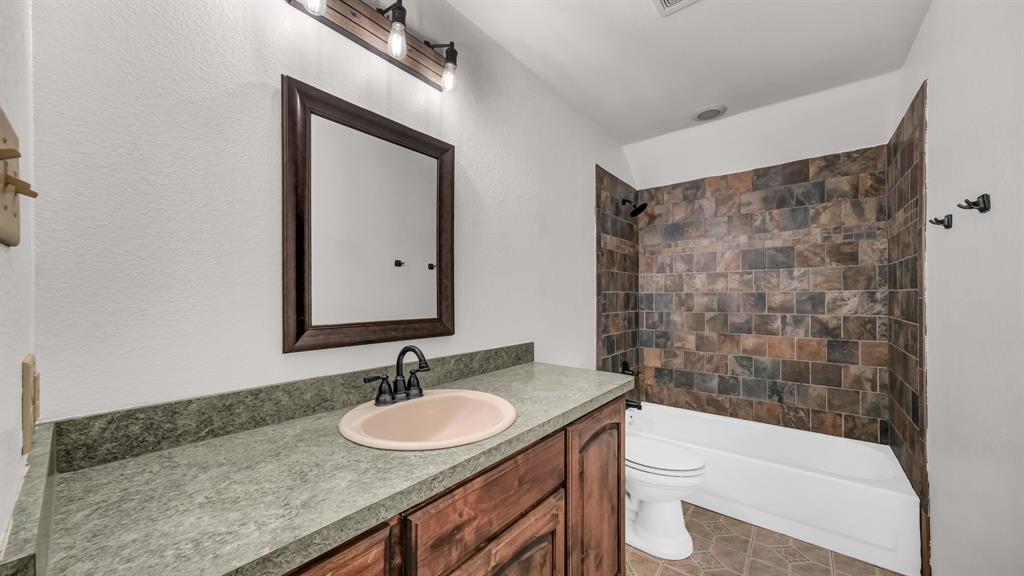 1110 Knob Road Springtown, TX 76082 - Photo 20 of 34