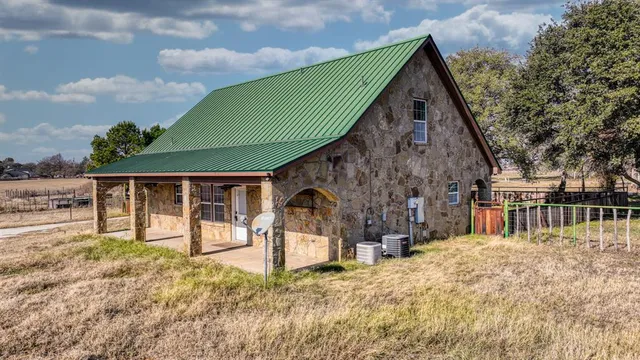 $575,000 | 1110 Knob Road, Springtown, TX 76082