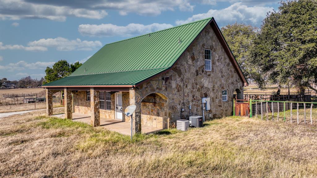 1110 Knob Road Springtown, TX 76082 - Photo 26 of 34