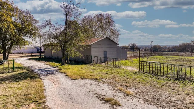 $575,000 | 1110 Knob Road, Springtown, TX 76082
