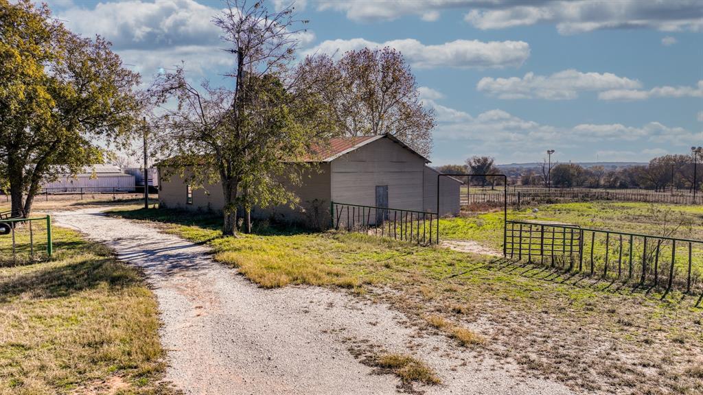 1110 Knob Road Springtown, TX 76082 - Photo 28 of 34