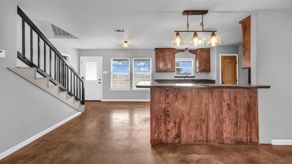 1110 Knob Road Springtown, TX 76082 - Photo 7 of 34