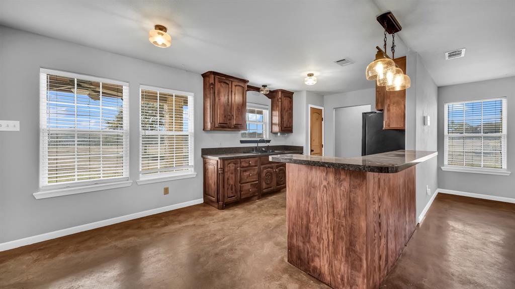 1110 Knob Road Springtown, TX 76082 - Photo 8 of 34