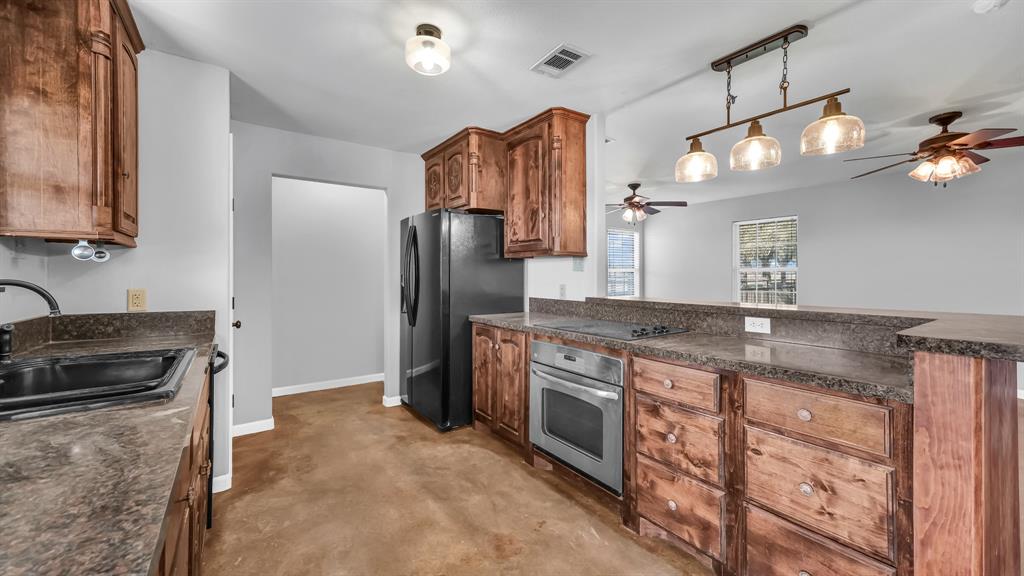 1110 Knob Road Springtown, TX 76082 - Photo 10 of 34