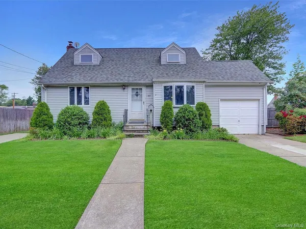 $749,999 | 83 Old Farmingdale Road, West Babylon, NY 11704