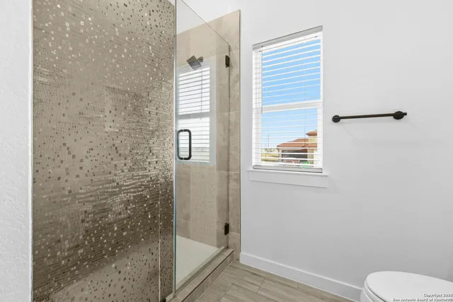 $585,000 | 136 Summer Mdw Drive, La Vernia, TX 78121