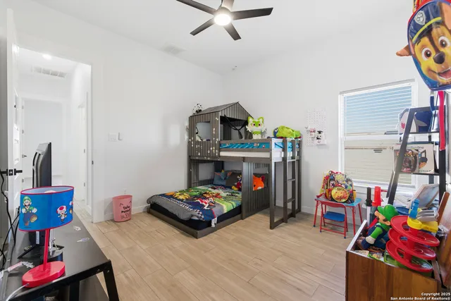 $585,000 | 136 Summer Mdw Drive, La Vernia, TX 78121