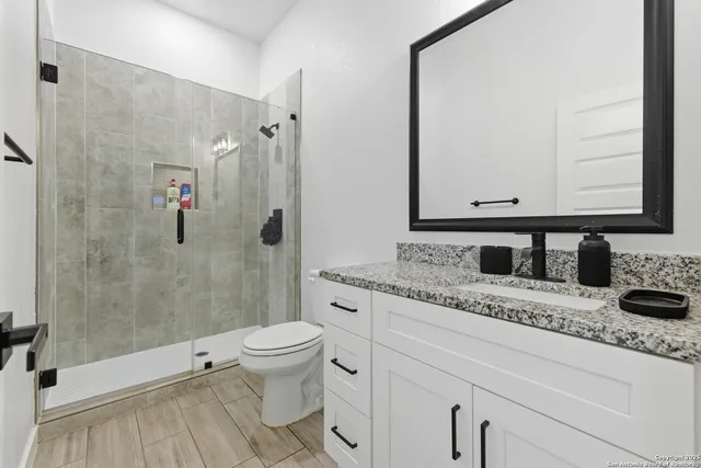 $585,000 | 136 Summer Mdw Drive, La Vernia, TX 78121