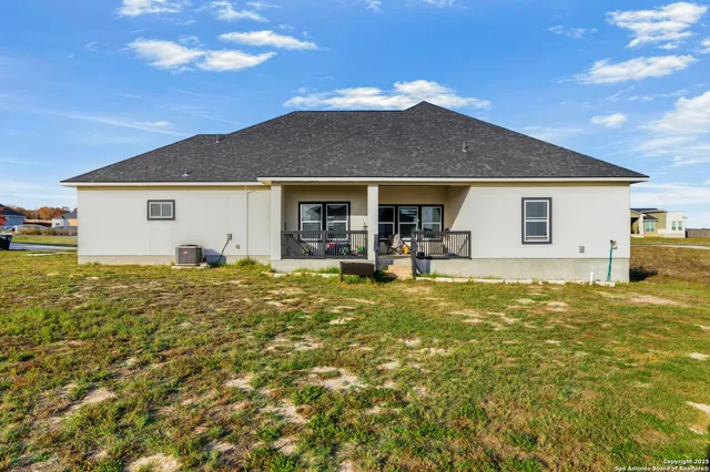 $585,000 | 136 Summer Mdw Drive, La Vernia, TX 78121