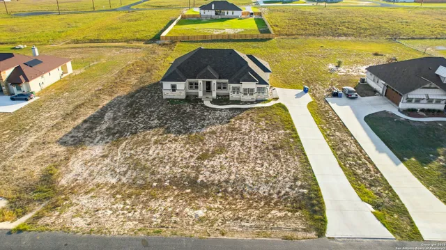 $585,000 | 136 Summer Mdw Drive, La Vernia, TX 78121