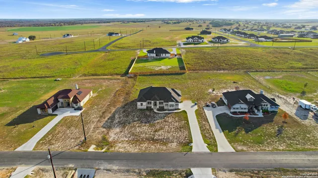 $585,000 | 136 Summer Mdw Drive, La Vernia, TX 78121