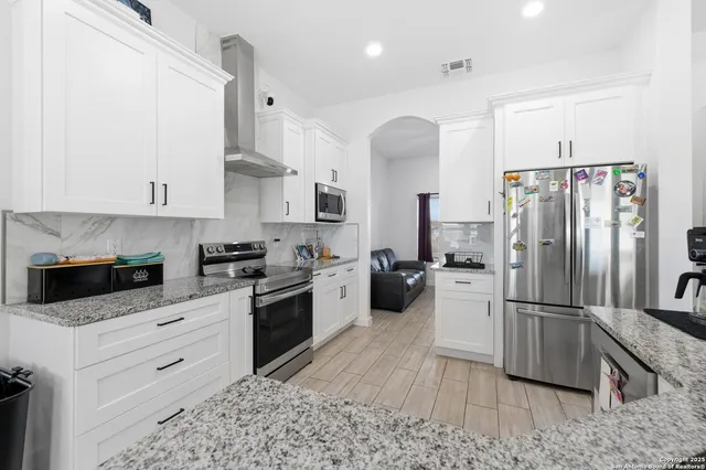 $585,000 | 136 Summer Mdw Drive, La Vernia, TX 78121