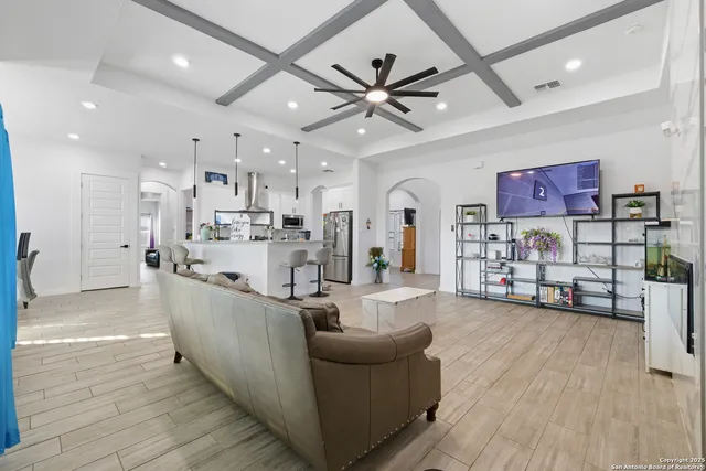 $585,000 | 136 Summer Mdw Drive, La Vernia, TX 78121