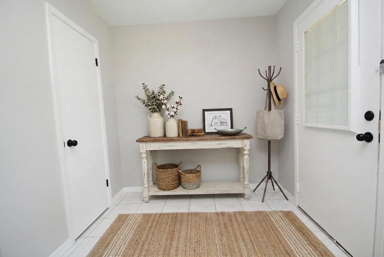 22831 John Rolfe Lane Katy, TX 77449 - Photo 5 of 34 a room with a table and a fireplace