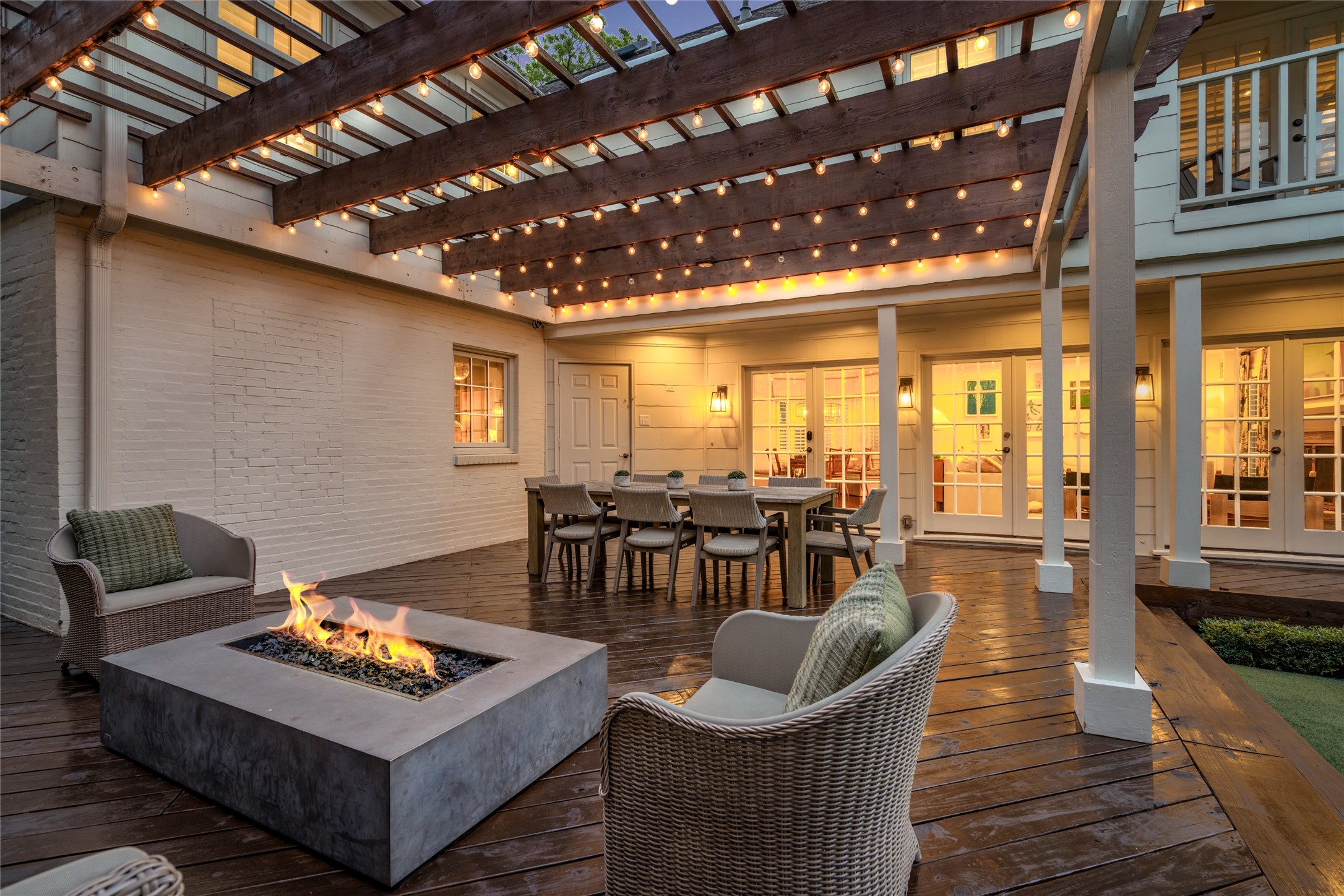 3784 Ingold Street Houston, TX 77005 - Photo 49 of 50 Imagine winding down in the evenings right here.