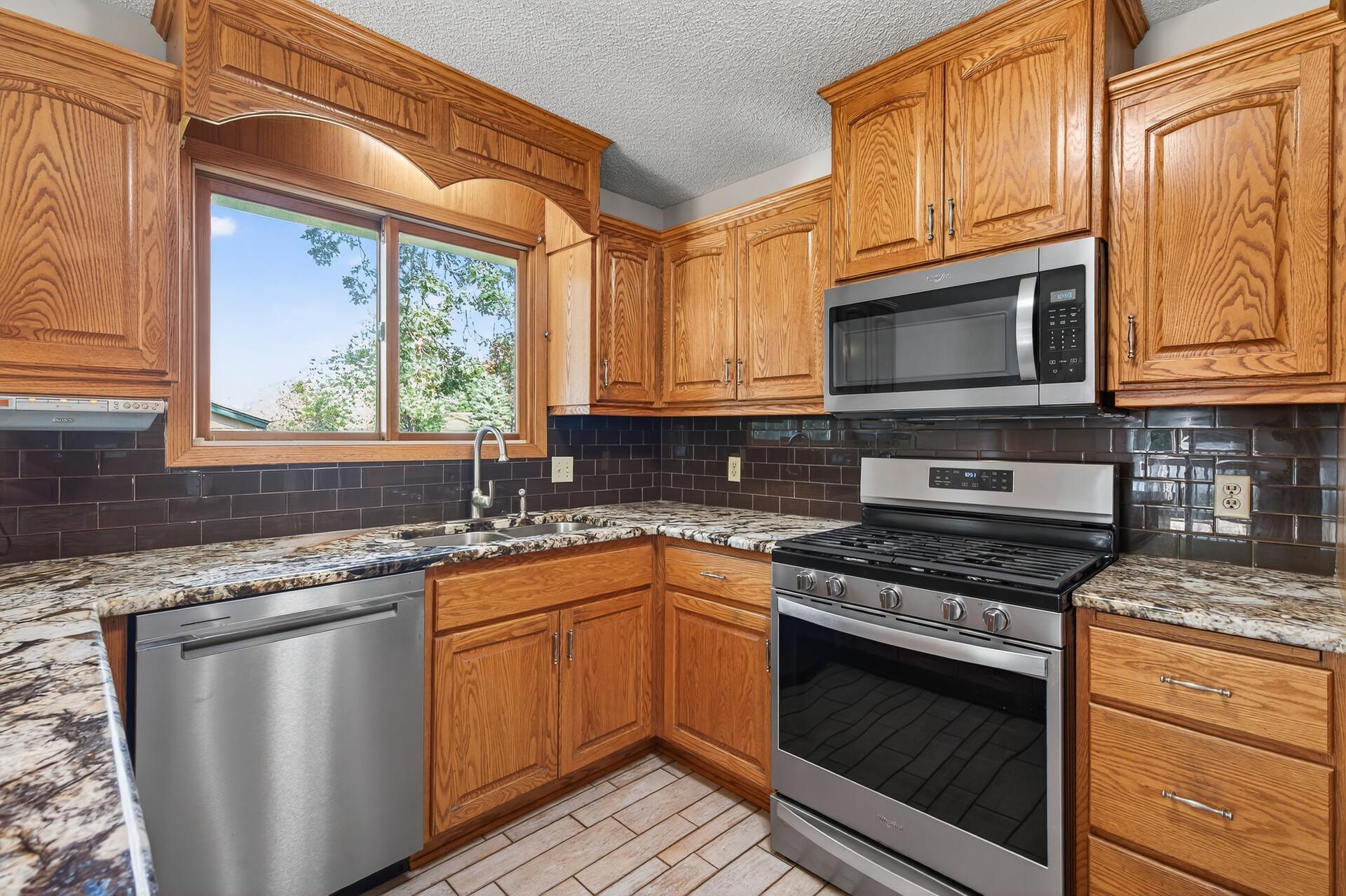 7101 120th Avenue Champlin, MN 55316 - Photo 8 of 46