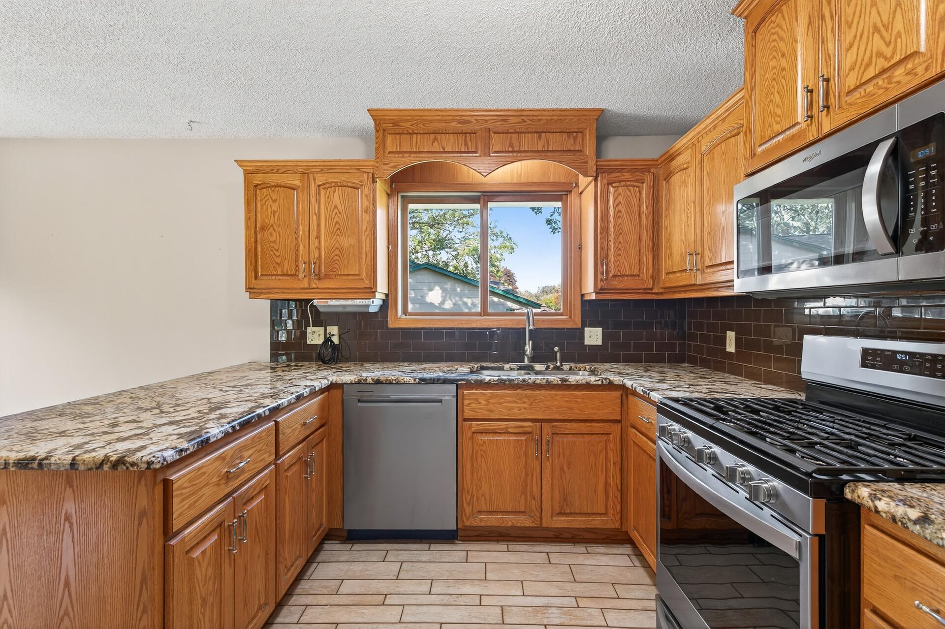 7101 120th Avenue Champlin, MN 55316 - Photo 9 of 46