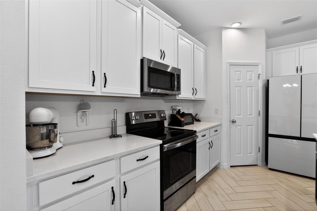 589 Jupiter Beach Road Groveland, FL 34736 - Photo 8 of 34