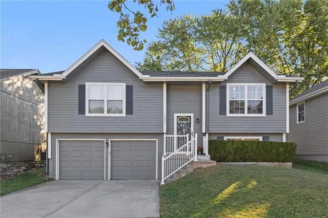 $275,000 | 11207 North Marsh Avenue, Kansas City, MO 64157