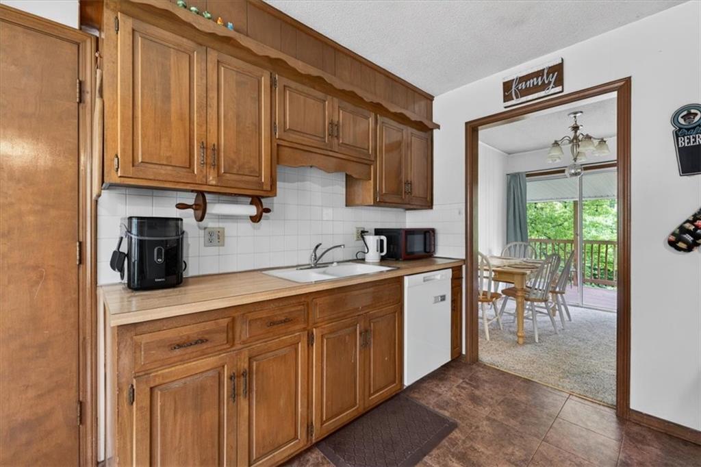 413 Southwest Sunset Drive Lee's Summit, MO 64081 - Photo 7 of 32