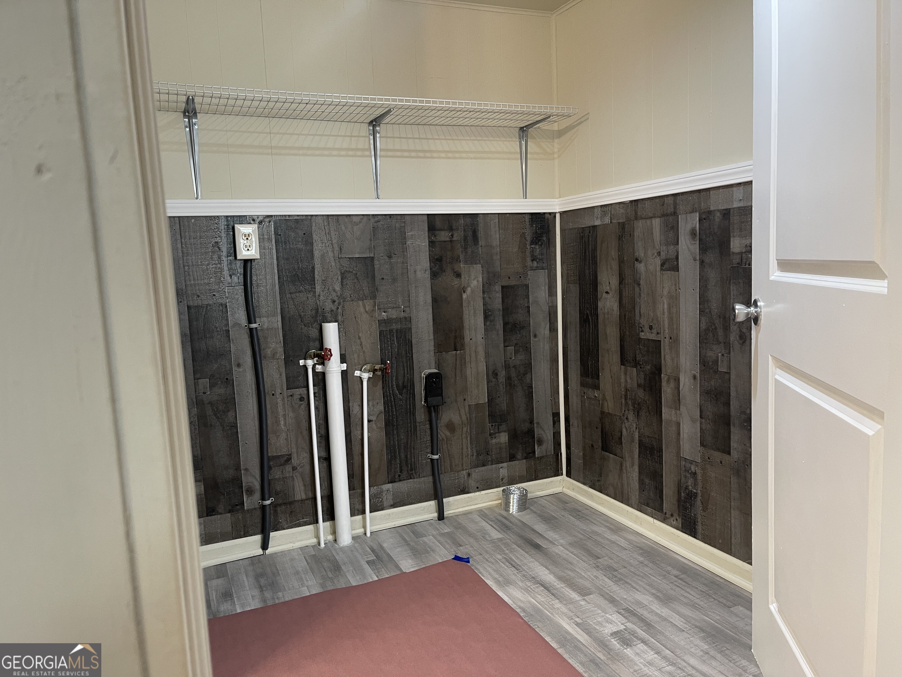 478 South Pond Street Toccoa, GA 30577 - Photo 10 of 46 a view of a room with wooden floor and windows