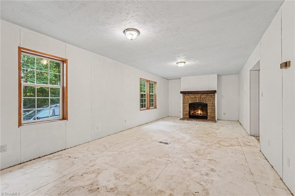 581 Candy Creek Road Reidsville, NC 27320 - Photo 14 of 36 Family Room