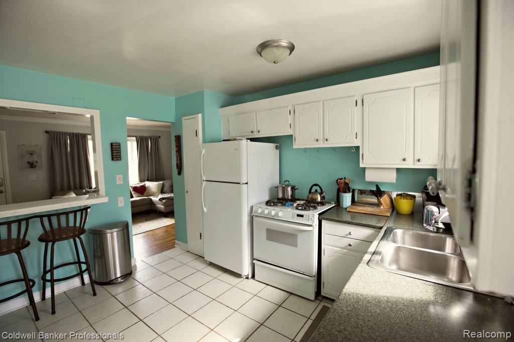 4009 Kent Road Royal Oak, MI 48073 - Photo 22 of 41 0024.jpg