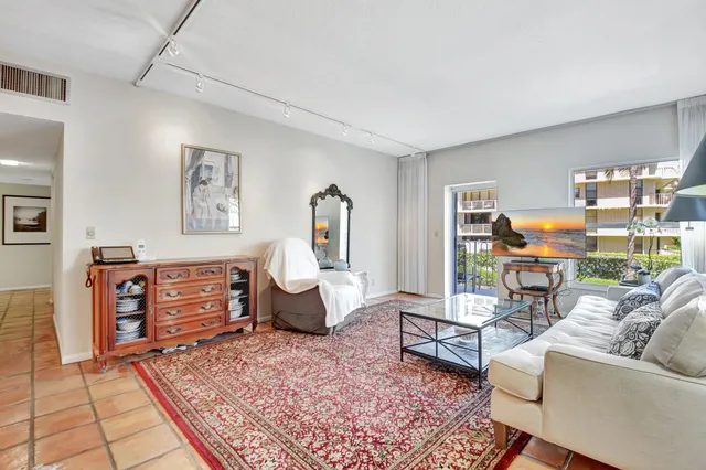 $389,000 | 3230 South Ocean Boulevard, Unit C105, Palm Beach, FL 33480