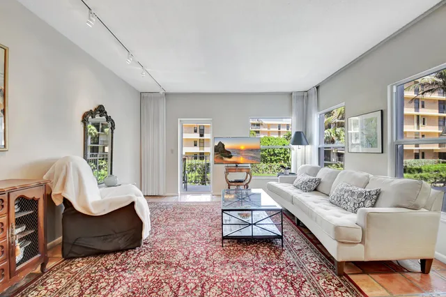 $389,000 | 3230 South Ocean Boulevard, Unit C105, Palm Beach, FL 33480