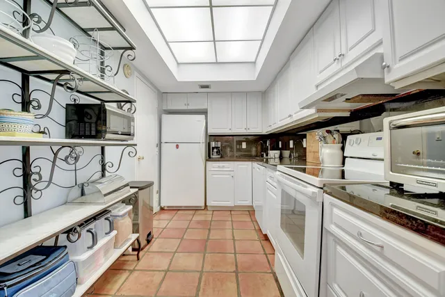 $389,000 | 3230 South Ocean Boulevard, Unit C105, Palm Beach, FL 33480