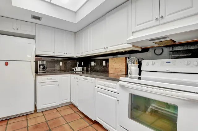 $389,000 | 3230 South Ocean Boulevard, Unit C105, Palm Beach, FL 33480