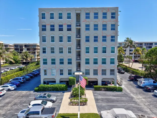 $389,000 | 3230 South Ocean Boulevard, Unit C105, Palm Beach, FL 33480