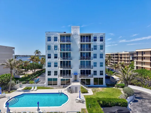 $389,000 | 3230 South Ocean Boulevard, Unit C105, Palm Beach, FL 33480
