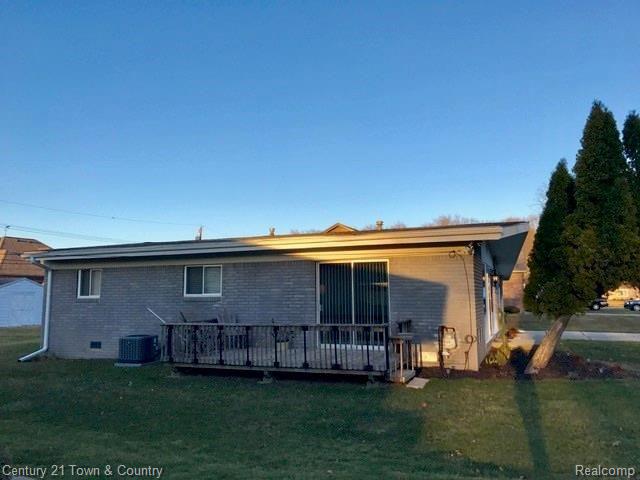 23275 Rochelle Street Macomb, MI 48042 - Photo 4 of 38 96.jpg