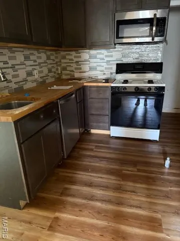 $78,999 | 9934 Valley Drive, St. Louis, MO 63137