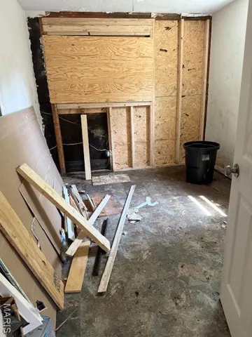 $78,999 | 9934 Valley Drive, St. Louis, MO 63137