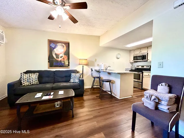 $247,900 | 118 Dock Street, Unit 8, Wilmington, NC 28401