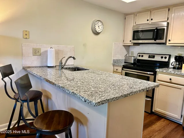 $247,900 | 118 Dock Street, Unit 8, Wilmington, NC 28401