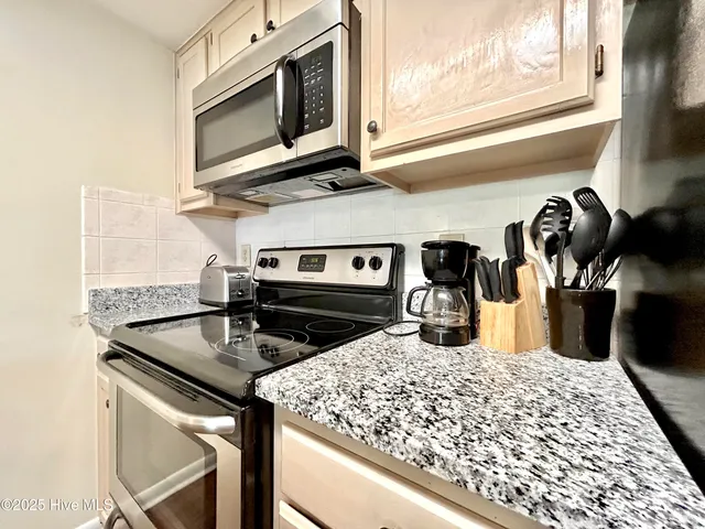 $247,900 | 118 Dock Street, Unit 8, Wilmington, NC 28401