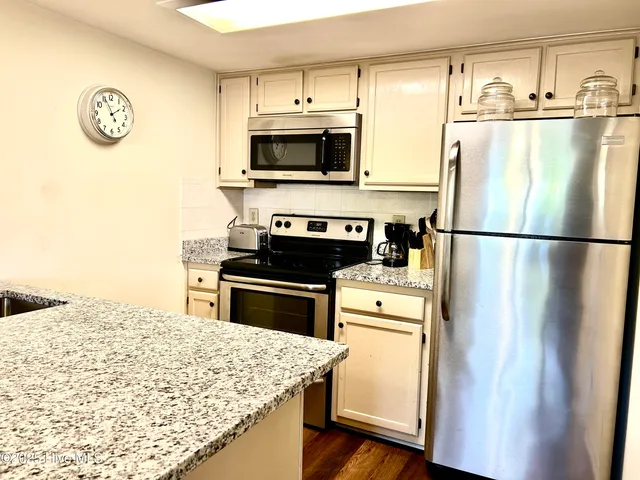 $247,900 | 118 Dock Street, Unit 8, Wilmington, NC 28401