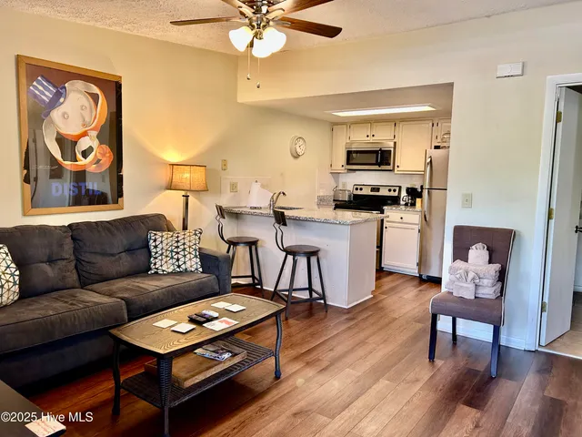 $247,900 | 118 Dock Street, Unit 8, Wilmington, NC 28401