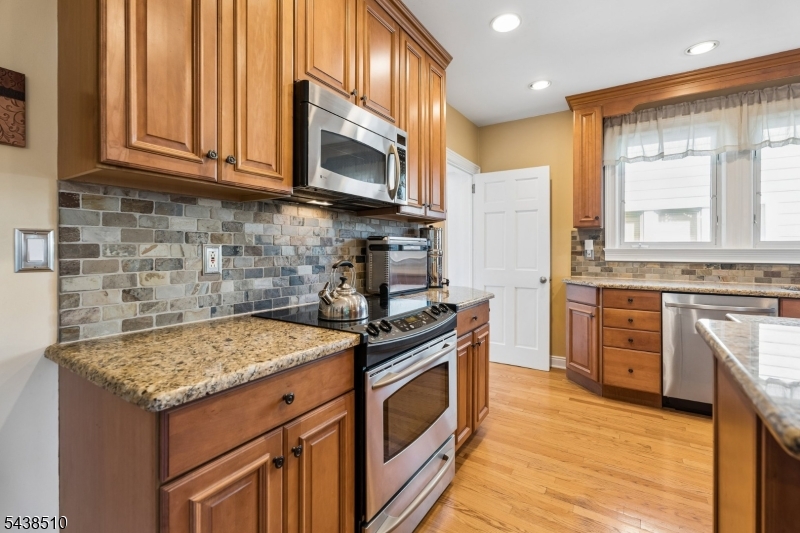 12 Remer Avenue Springfield, NJ 07081 - Photo 10 of 25