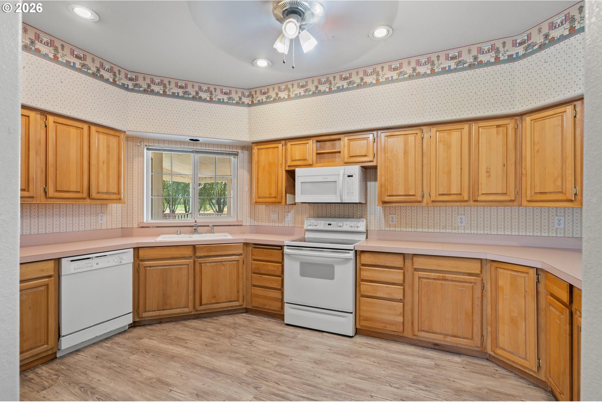 32847 West Walls Road Hermiston, OR 97838 - Photo 8 of 37 Gallery Image 8