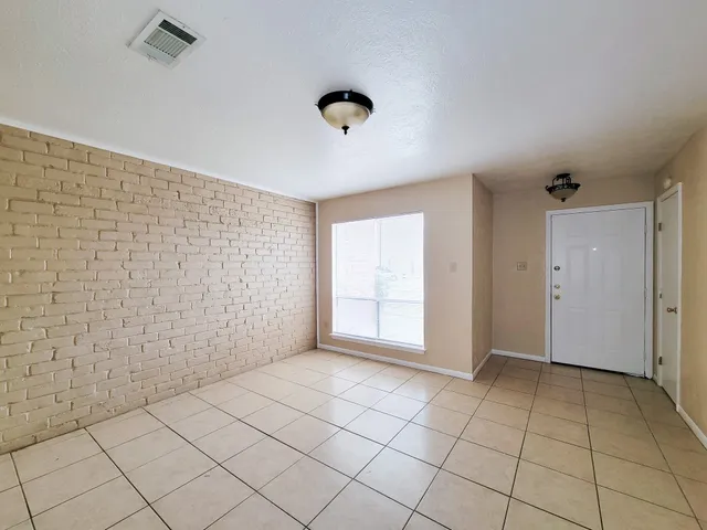 $950 | 1511 Barcelona Way Drive, Baytown, TX 77520